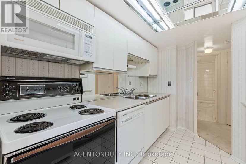 1003 - 30 Holly Street — photo 21 of 40