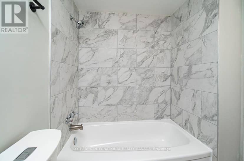 1004 - 720 Spadina Avenue — photo 6 of 14