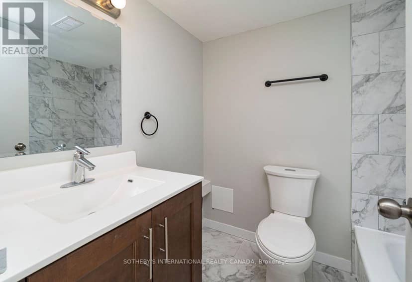 1004 - 720 Spadina Avenue — photo 7 of 14