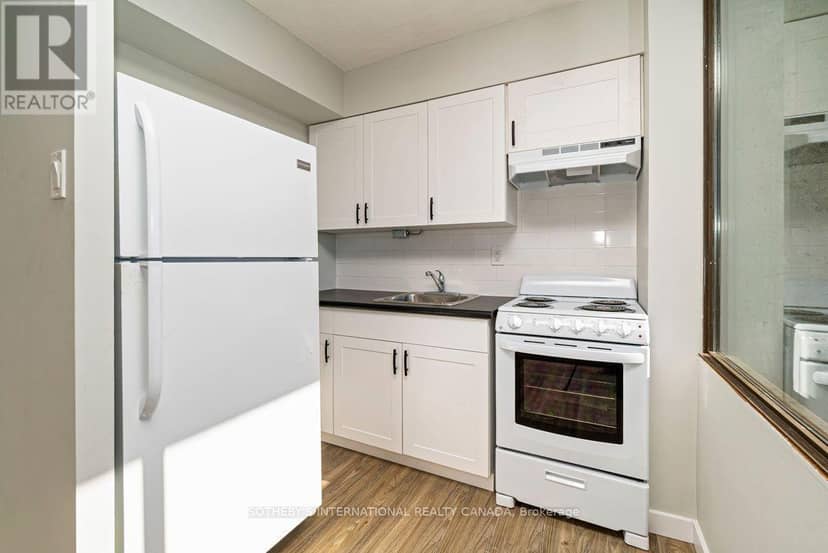 1004 - 720 Spadina Avenue — photo 8 of 14