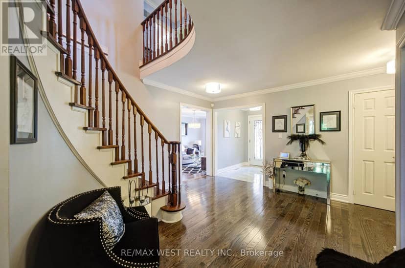 114 Robert Adams Drive, Clarington, photo 4