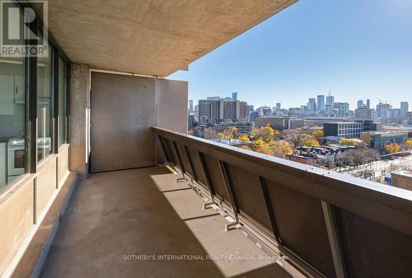 1004 - 720 Spadina Avenue — photo 11 of 14