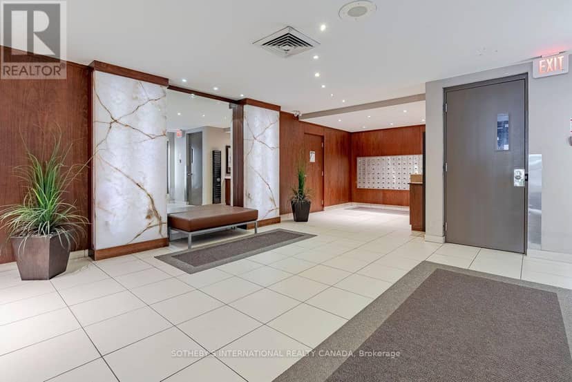 1004 - 720 Spadina Avenue — photo 2 of 14