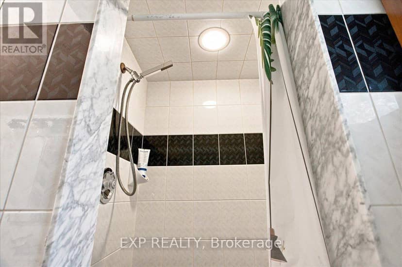 20 Pineshore Crescent — photo 17 of 36
