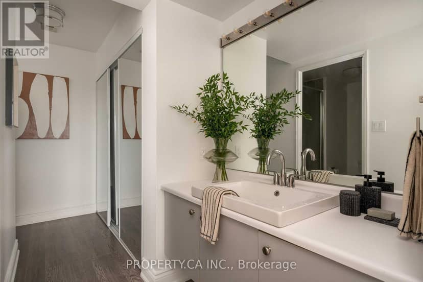 1701 - 2269 Lake Shore Boulevard W — photo 24 of 40
