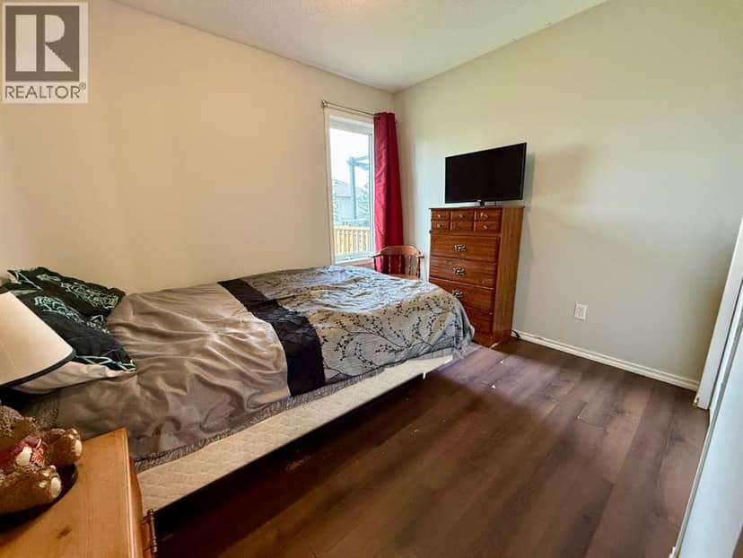 5010 47 Street — photo 15 of 22