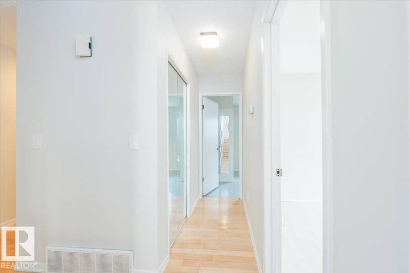 4107 147 ST NW — photo 26 of 40