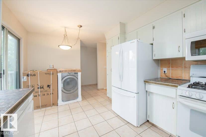 4107 147 ST NW — photo 21 of 40