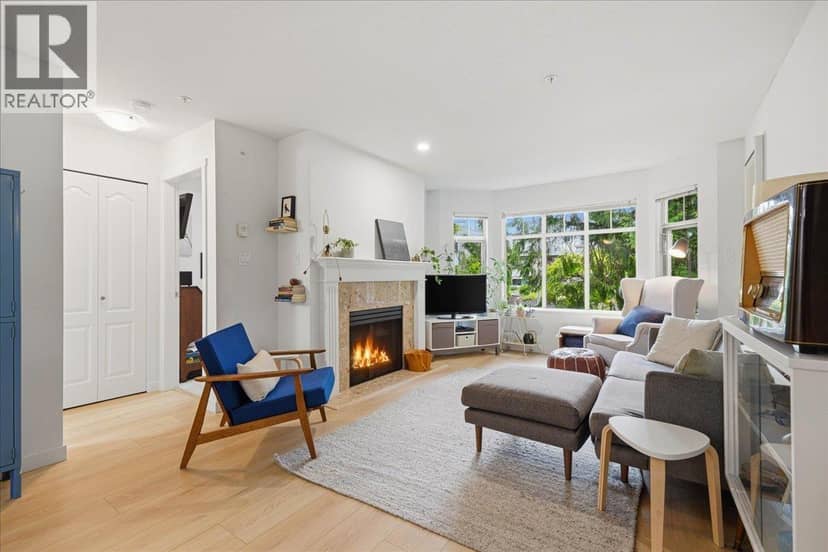 411 2059 CHESTERFIELD AVENUE, North Vancouver, photo 2