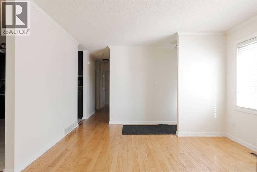 32 Moberly Crescent — photo 14 of 36