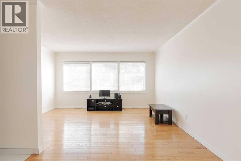 32 Moberly Crescent — photo 16 of 36
