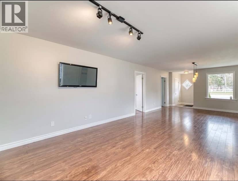 1107 Colborne ROAD — photo 5 of 29