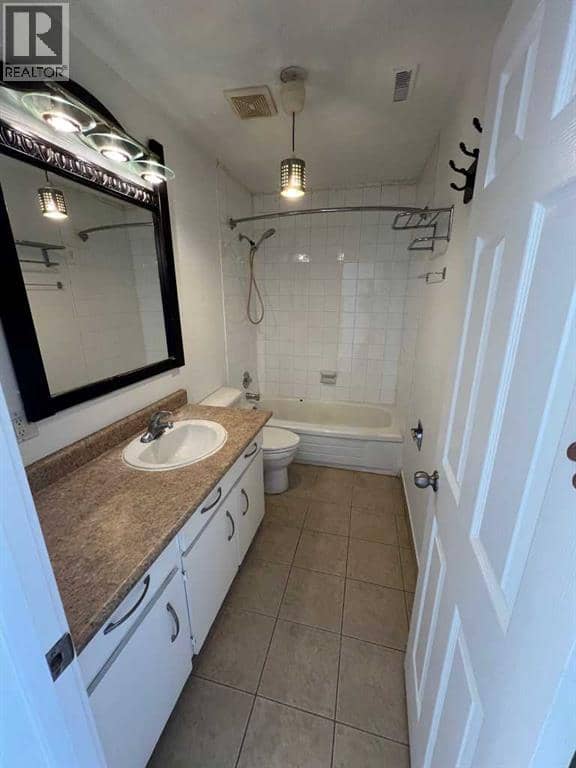 4, 3726 Centre Street NE, Calgary, photo 5