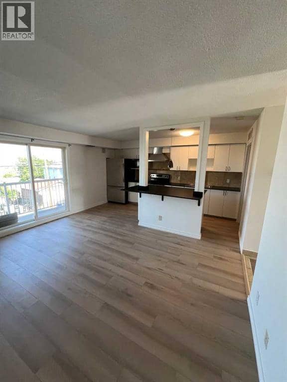 4, 3726 Centre Street NE, Calgary, photo 3