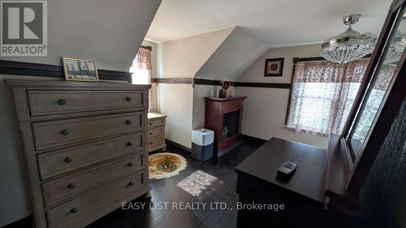 271 Joseph Street — photo 13 of 40
