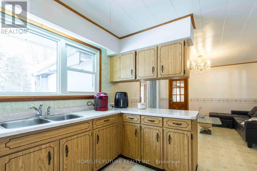 85 Peterson Street — photo 9 of 19