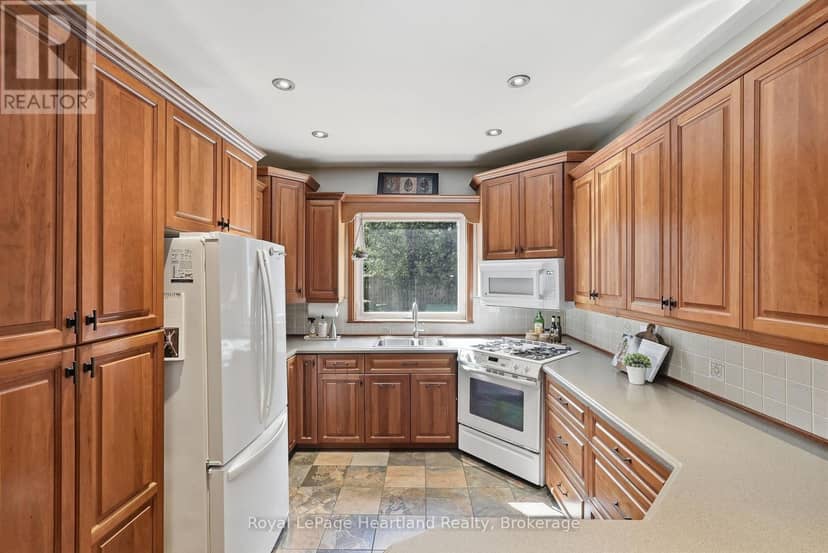160 John Street E — photo 15 of 40