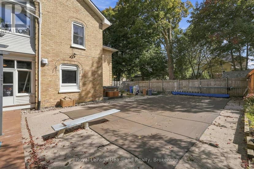 160 John Street E — photo 33 of 40