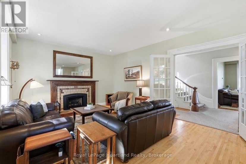 160 John Street E — photo 6 of 40