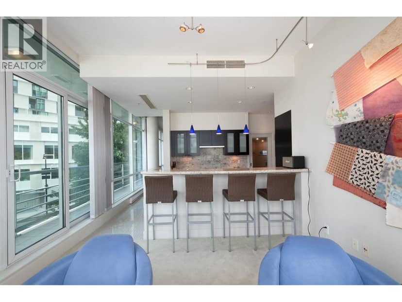 203 499 BROUGHTON STREET, Vancouver, photo 2