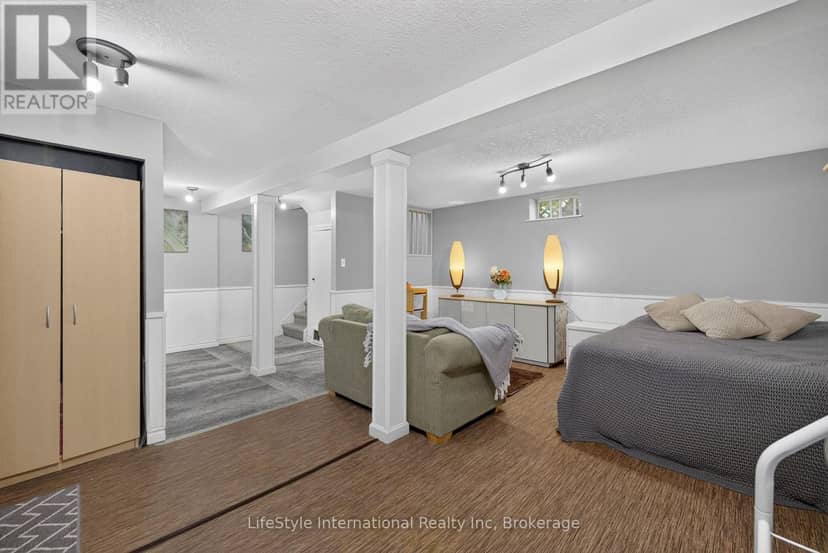 18 Camrose Court — photo 23 of 40
