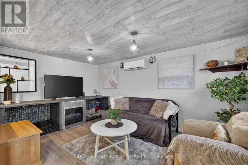 18 Camrose Court — photo 11 of 40