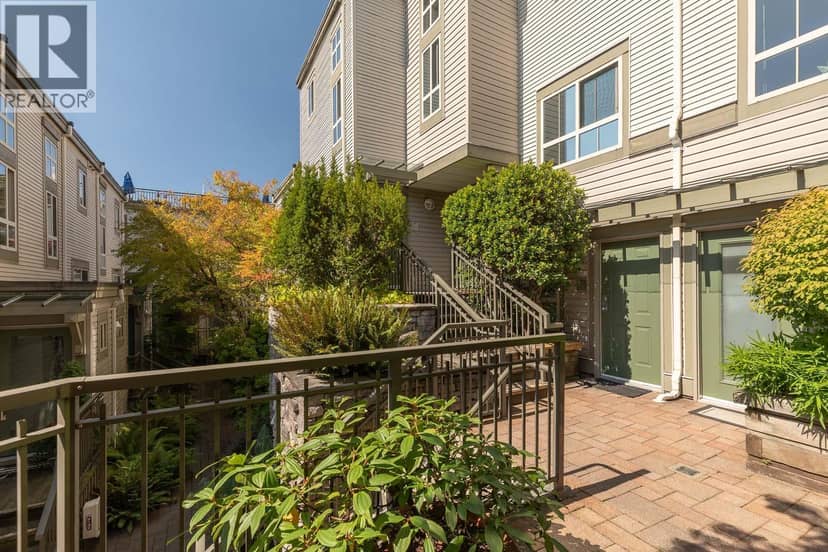34 2375 W Broadway, Vancouver, photo 2