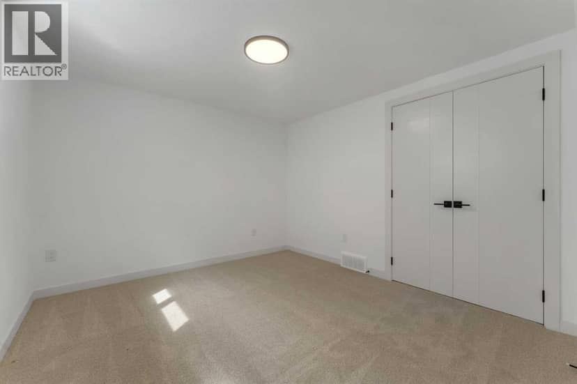 816 Lake Ontario Drive SE — photo 33 of 40