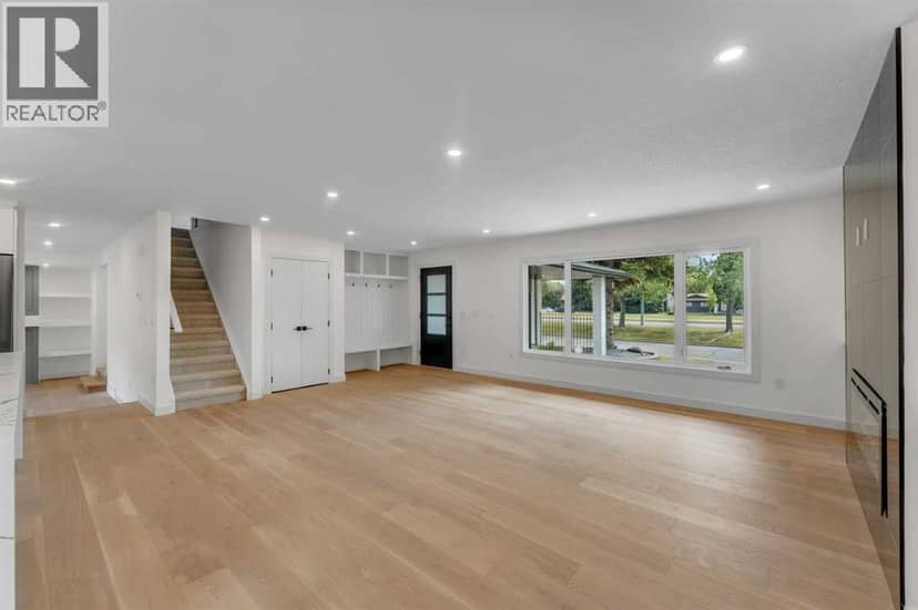 816 Lake Ontario Drive SE — photo 11 of 40