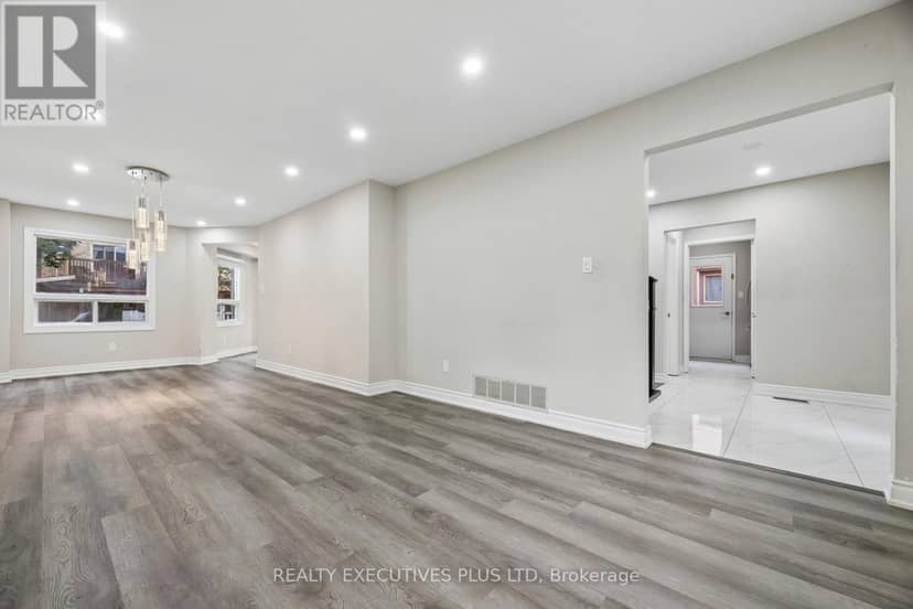 693 Barnes Crescent — photo 14 of 40