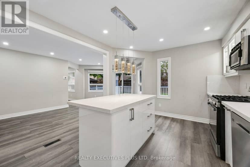 693 Barnes Crescent — photo 21 of 40