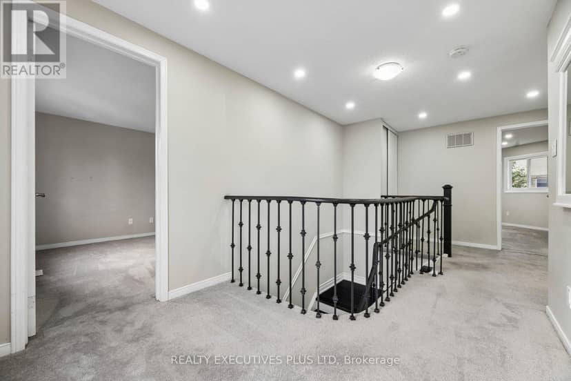 693 Barnes Crescent — photo 24 of 40