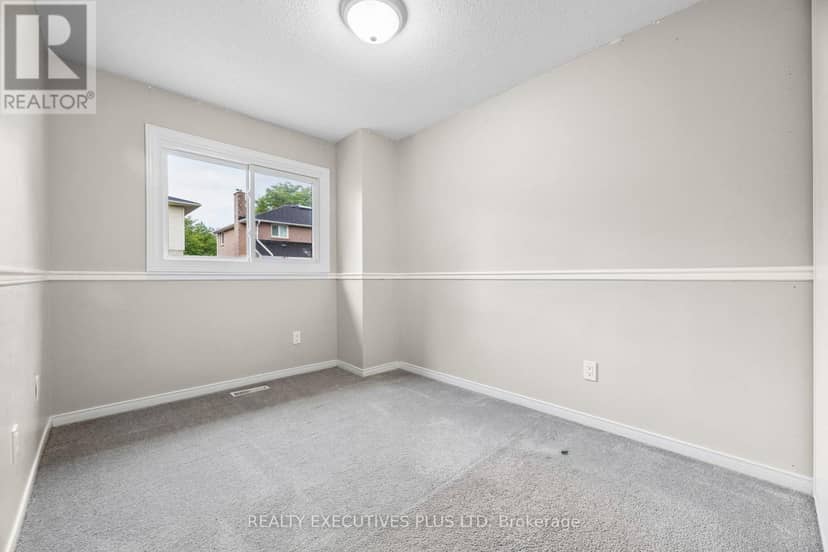 693 Barnes Crescent — photo 30 of 40