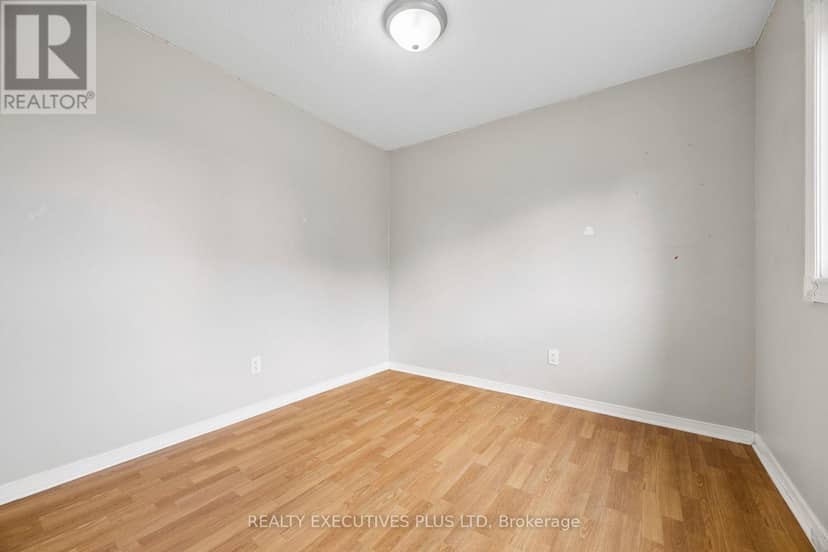 693 Barnes Crescent — photo 32 of 40