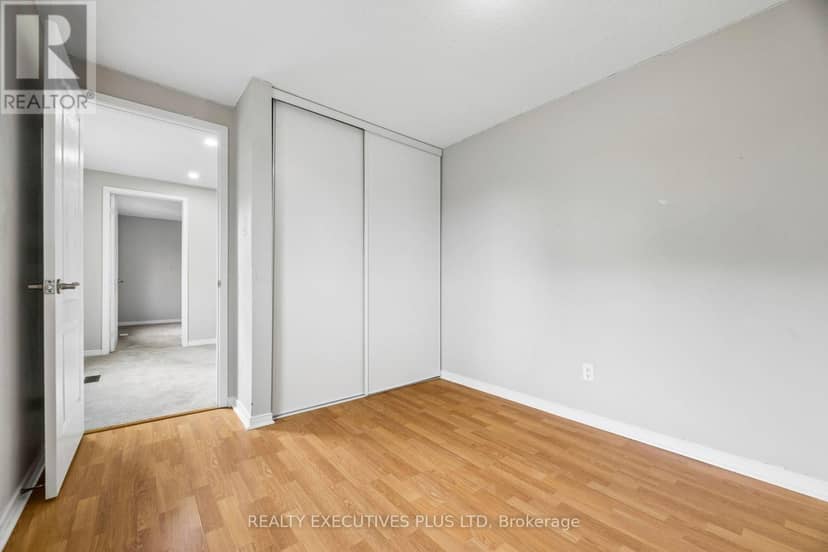693 Barnes Crescent — photo 33 of 40