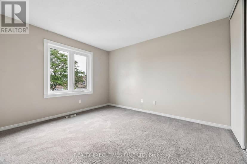 693 Barnes Crescent — photo 35 of 40
