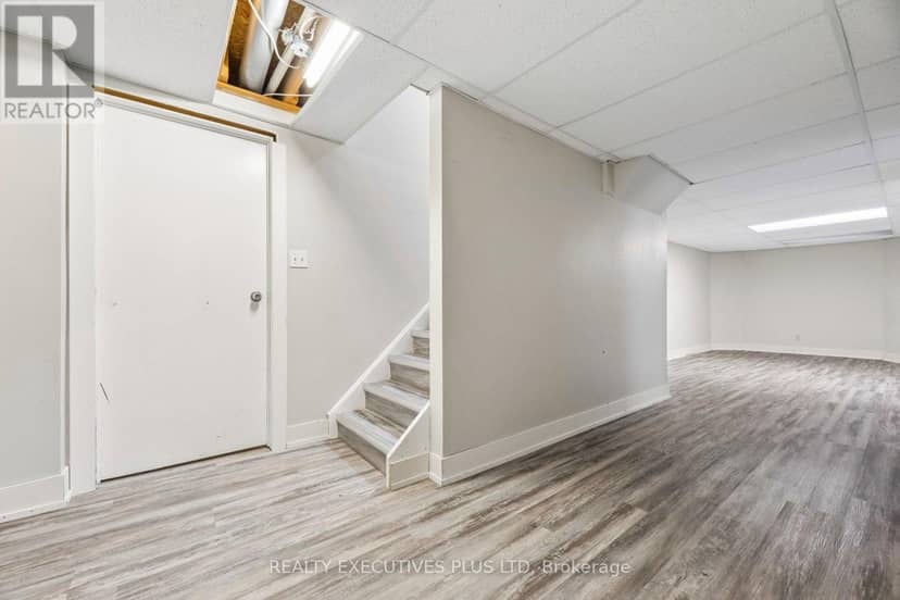 693 Barnes Crescent — photo 37 of 40
