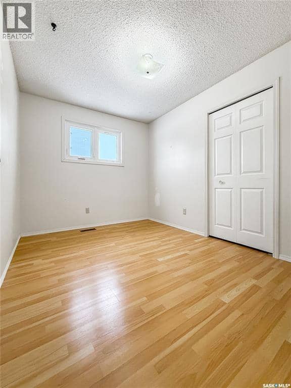 3205 Bliss CRESCENT — photo 13 of 40