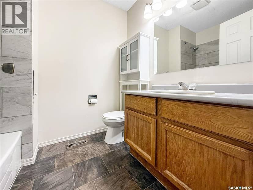 3205 Bliss CRESCENT — photo 14 of 40