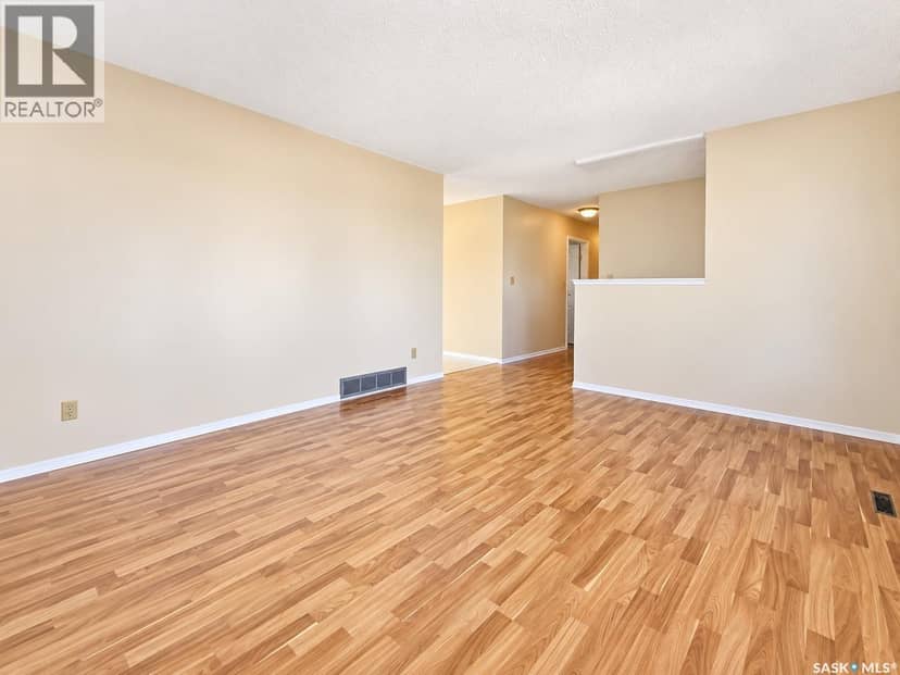 3205 Bliss CRESCENT — photo 11 of 40