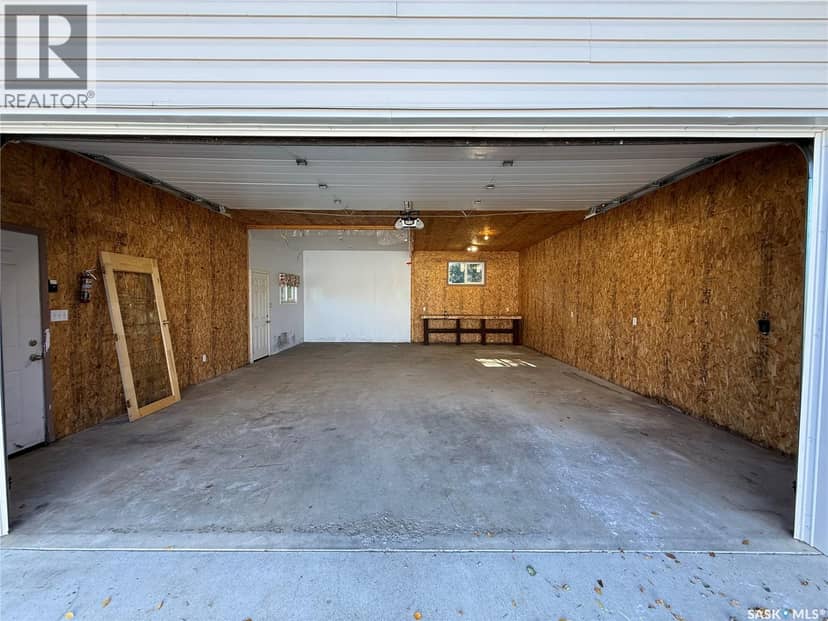 3205 Bliss CRESCENT — photo 34 of 40