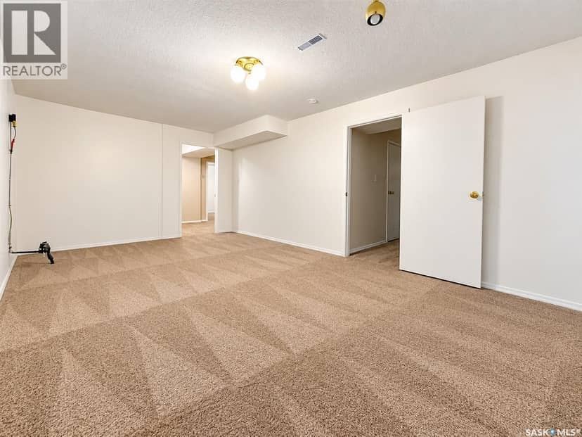 3205 Bliss CRESCENT — photo 23 of 40