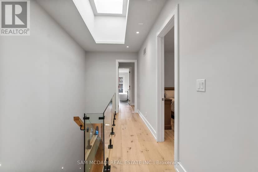 39 Oakwood Avenue N — photo 18 of 40