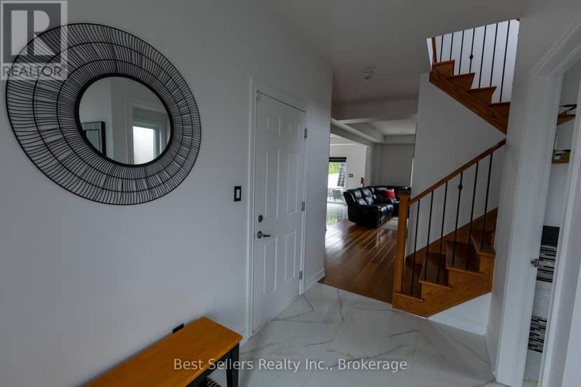 214 Cardinal Crescent — photo 11 of 40