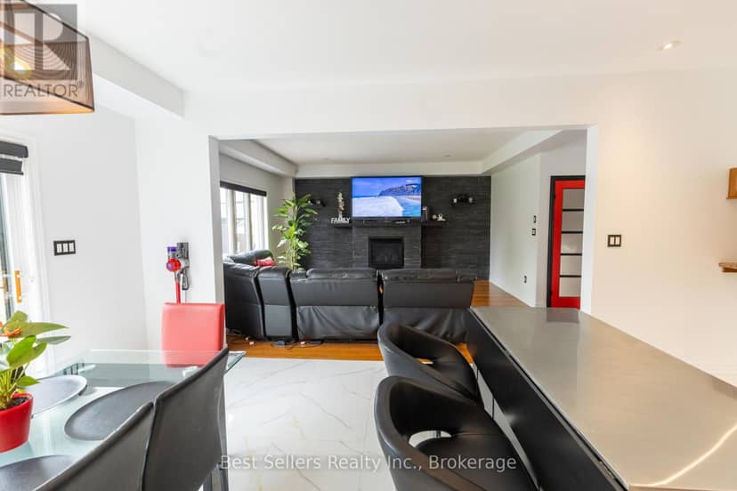 214 Cardinal Crescent — photo 14 of 40