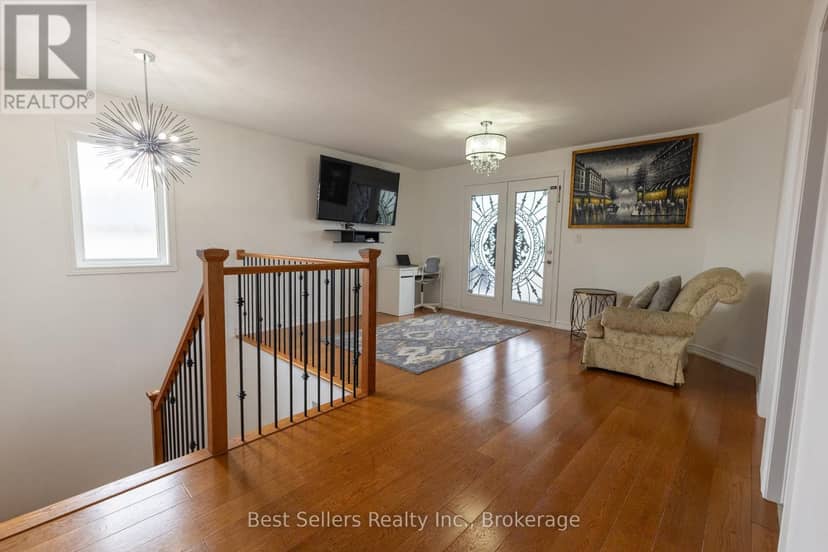 214 Cardinal Crescent — photo 21 of 40
