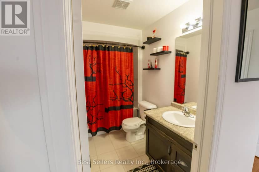 214 Cardinal Crescent — photo 29 of 40