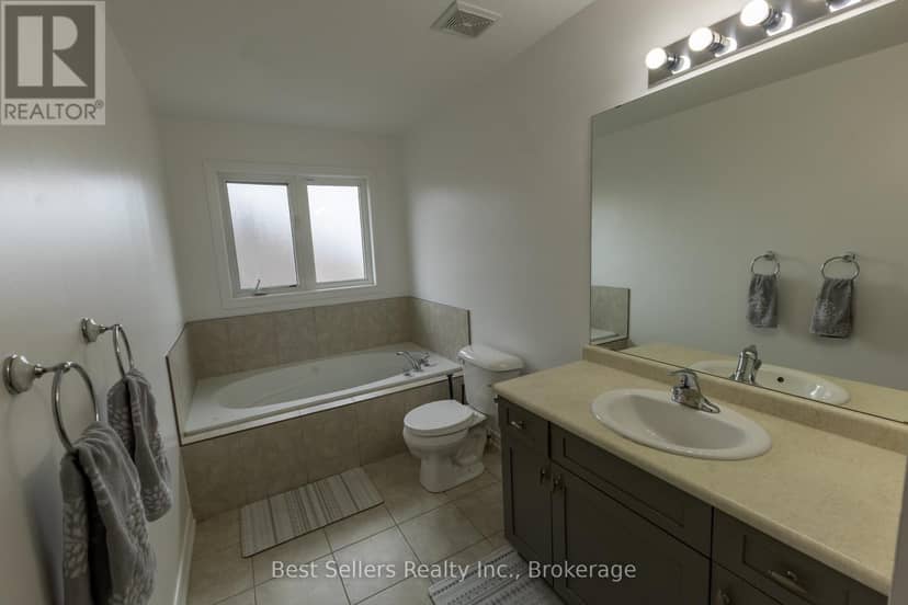 214 Cardinal Crescent — photo 34 of 40