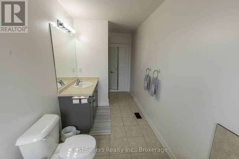 214 Cardinal Crescent — photo 35 of 40