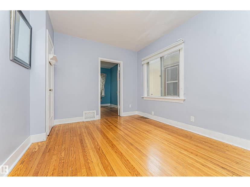 10918 84 AV NW — photo 16 of 40